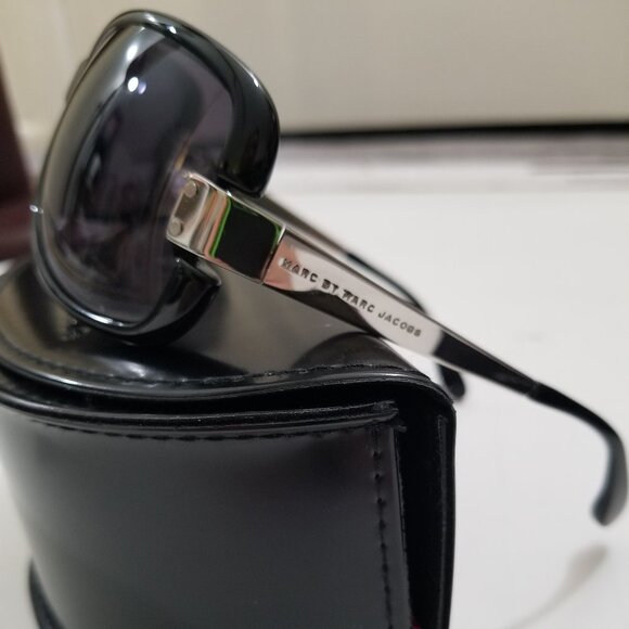 Marc Jacobs Sunglasses Black - Picture 6 of 12
